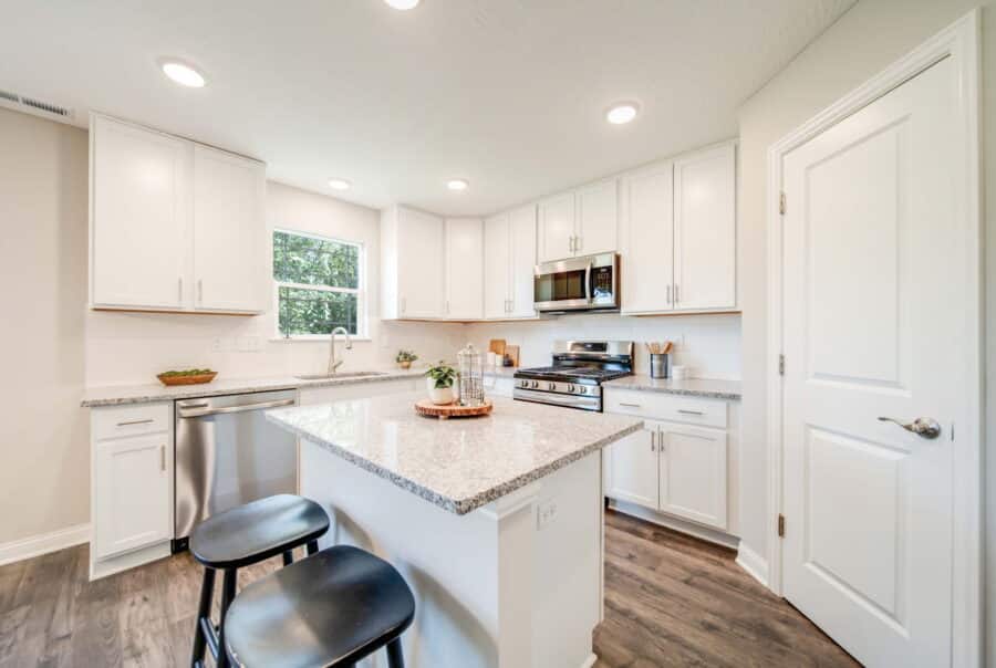 30 Parkview Ave, Commercial Point, OH, USA Interior Photo 1