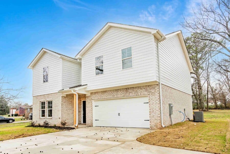 1112 Hine Street St. Athens, AL 35613 Interior Photo 1