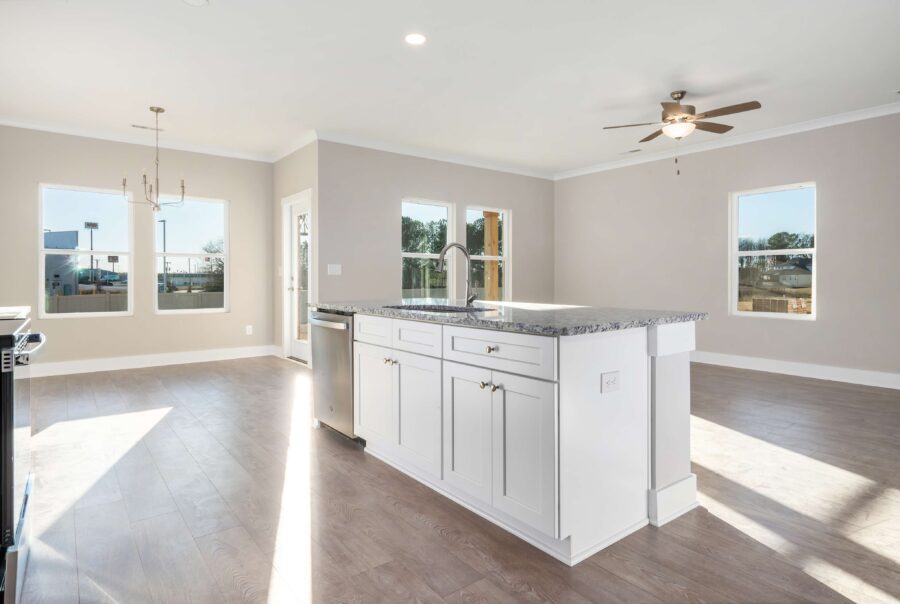 372 Summit Lakes Drive Athens, AL 35613 Interior Photo 7