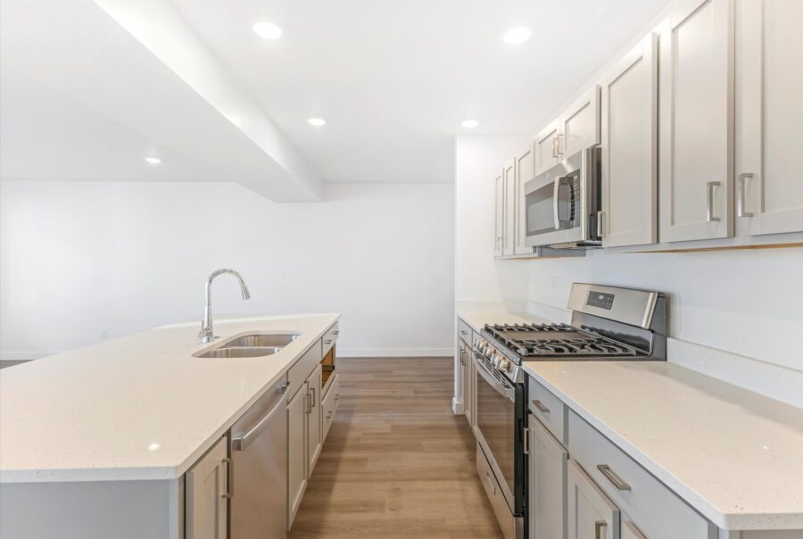 2412 E Woodbury Ln Interior Photo 8