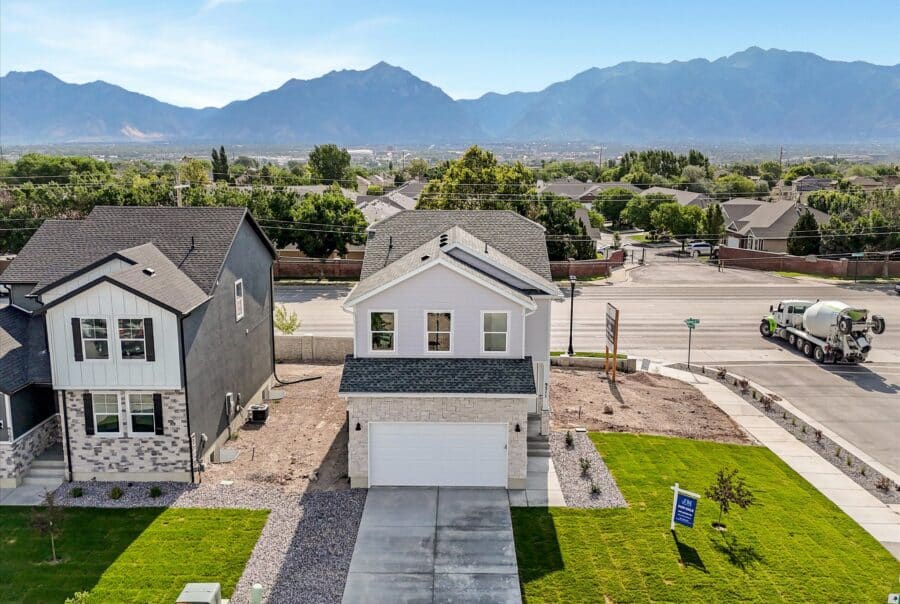9511 South Tirado Cove South Jordan, UT 84095 Interior Photo 2 9511 South Tirado Cove South Jordan, UT 84095 Interior Photo 2