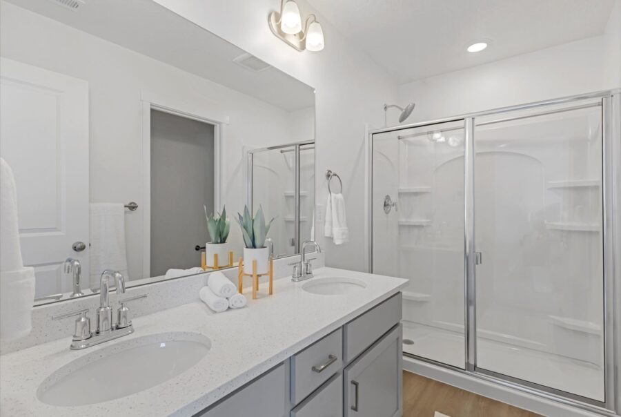 2412 E Woodbury Ln Interior Photo 8