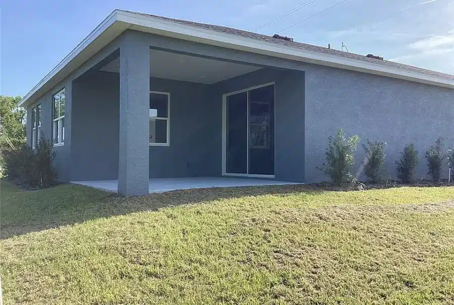 10512 SW 49th Ave Interior Photo 4