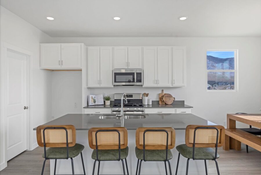 2392 E Woodbury Lane, Eagle Mountain, UT 84005 Interior Photo 6