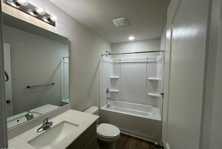 1405 Queens Rd Kinston NC 28504 Interior Photo 5