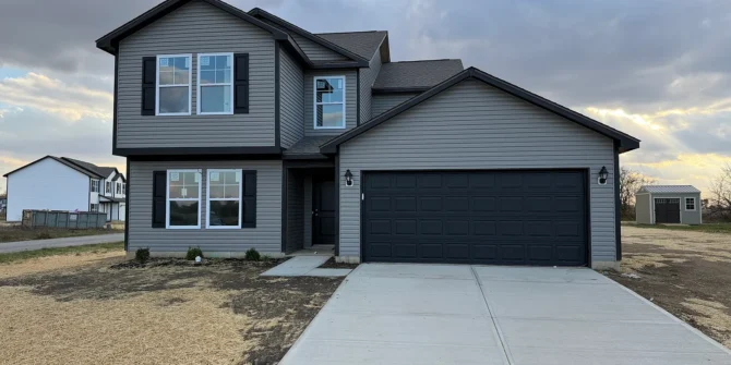 1087 Lake Ct Shirley, IN 47384