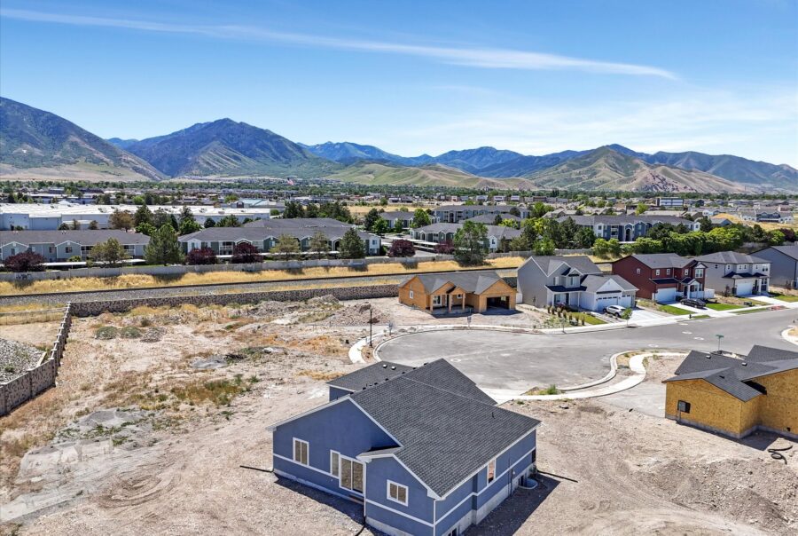 1423 N Harper Way #219, Tooele, UT 84074 Exterior Photo 9