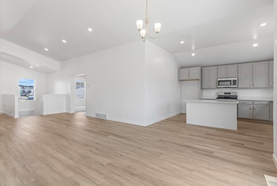 1423 N Harper Way #219, Tooele, UT 84074 Interior Photo 3
