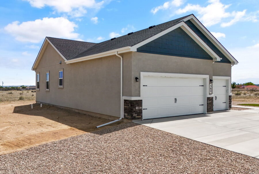 562 E. Bayview Dr., Pueblo West, CO 81007 Exterior Photo 2