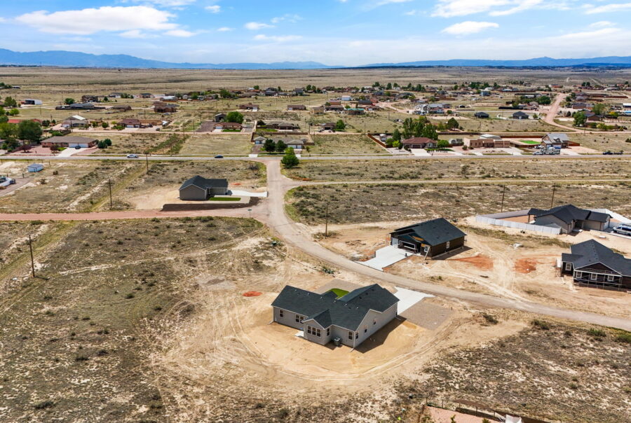 562 E. Bayview Dr., Pueblo West, CO 81007 Exterior Photo 12