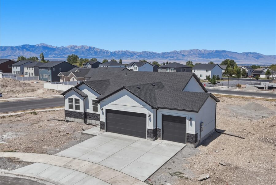 1423 N Harper Way #220, Tooele, UT 84074 Exterior Photo 2