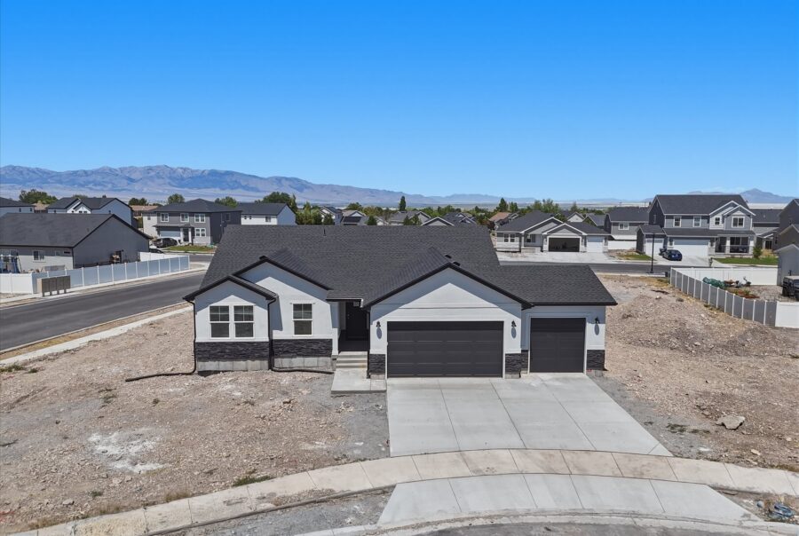 1423 N Harper Way #220, Tooele, UT 84074 Exterior Photo 3