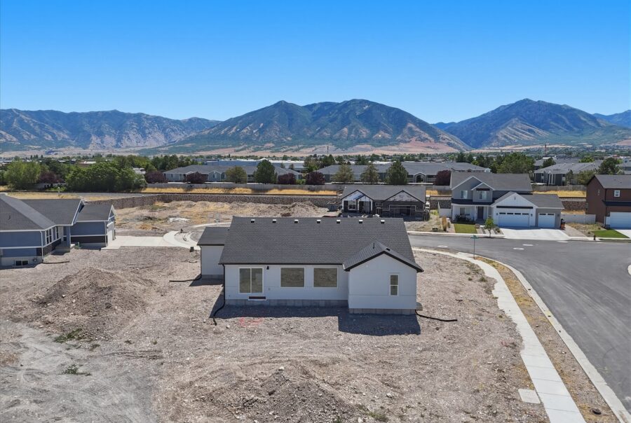 1423 N Harper Way #220, Tooele, UT 84074 Exterior Photo 8