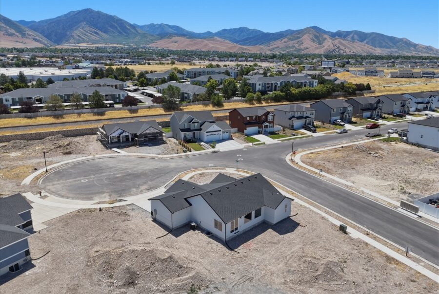 1423 N Harper Way #220, Tooele, UT 84074 Exterior Photo 9