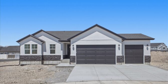1423 N Harper Way #220, Tooele, UT 84074