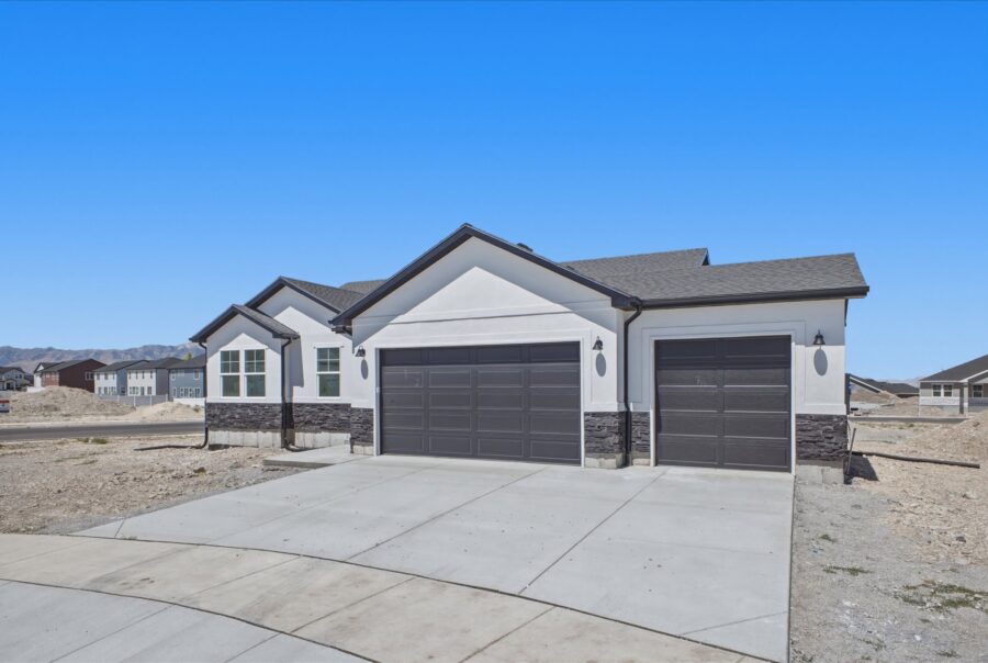 1423 N Harper Way #220, Tooele, UT 84074 Exterior Photo 5