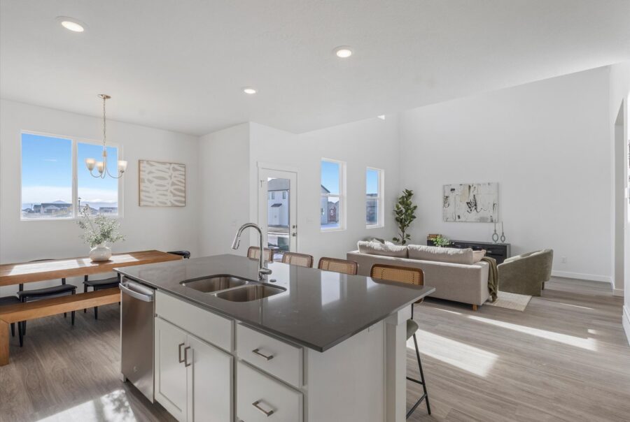 Paisley Interior Photo 5