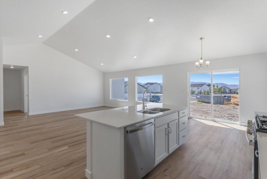 1423 N Harper Way #220, Tooele, UT 84074 Interior Photo 4