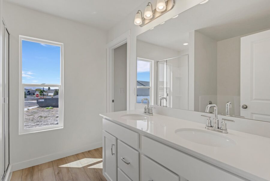 1423 N Harper Way #220, Tooele, UT 84074 Interior Photo 9