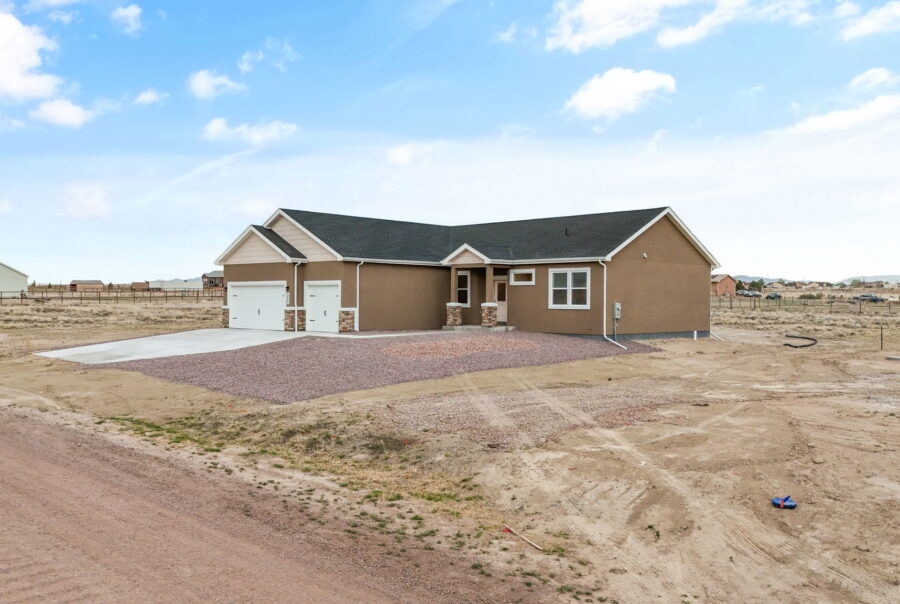 824 E Loma Dr, Pueblo West, CO 81007 Exterior Photo 3
