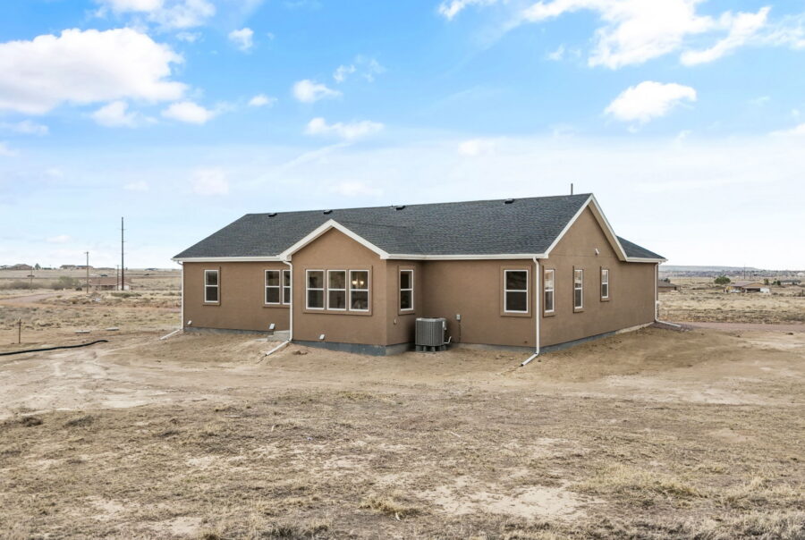 824 E Loma Dr, Pueblo West, CO 81007 Exterior Photo 5