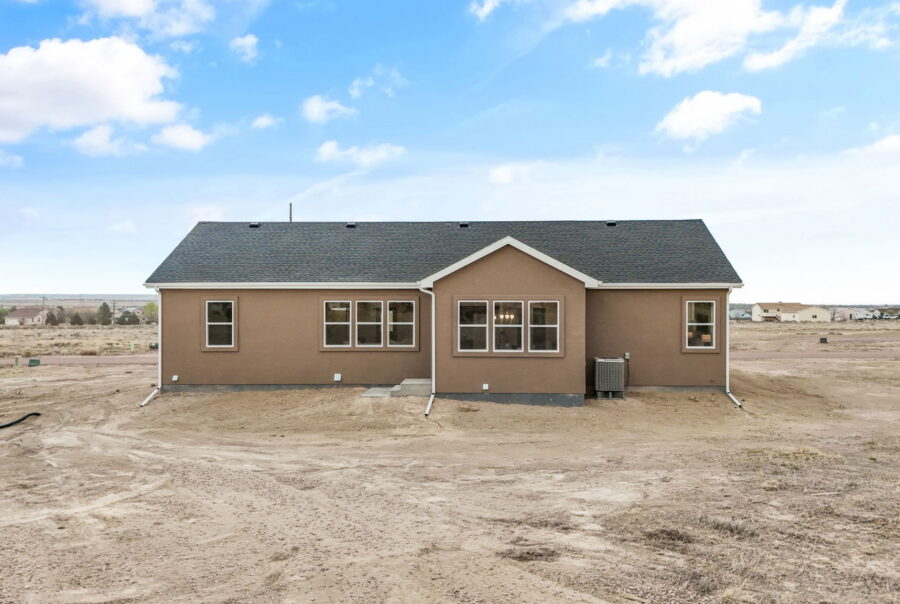 824 E Loma Dr, Pueblo West, CO 81007 Exterior Photo 6