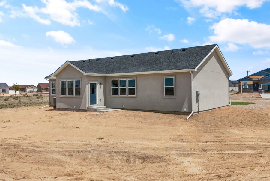 1258 N Kirkwood Dr, Pueblo West, CO 81007 Exterior Photo 3
