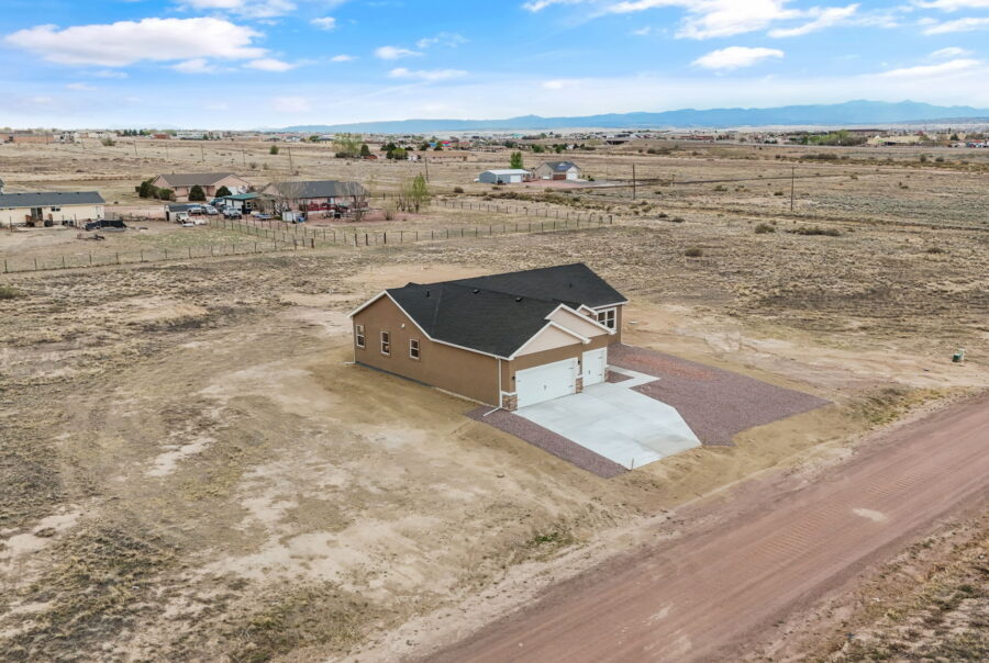 824 E Loma Dr, Pueblo West, CO 81007 Exterior Photo 9