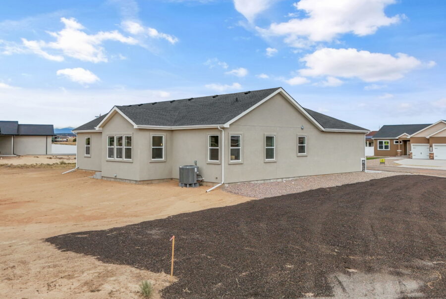 728 E. Campbell Ln, Pueblo West, CO 81007 Exterior Photo 4