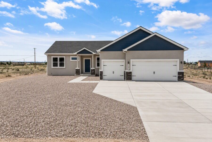1258 N Kirkwood Dr, Pueblo West, CO 81007 Exterior Photo 2