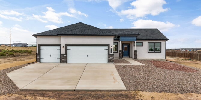 943 E Moonbeam Dr, Pueblo West, CO 81007