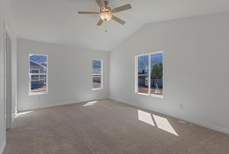 240E 770N #214 Interior Photo 6