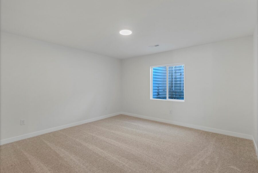 240E 770N #214 Interior Photo 13