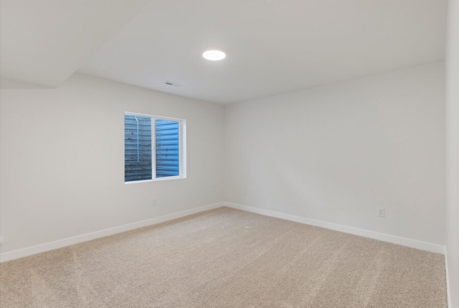 240E 770N #214 Interior Photo 15