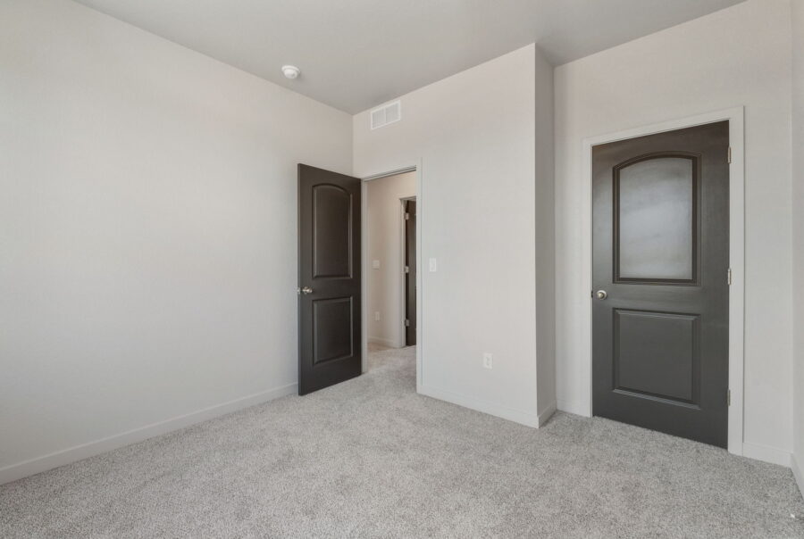 943 E Moonbeam Dr, Pueblo West, CO 81007 Interior Photo 13