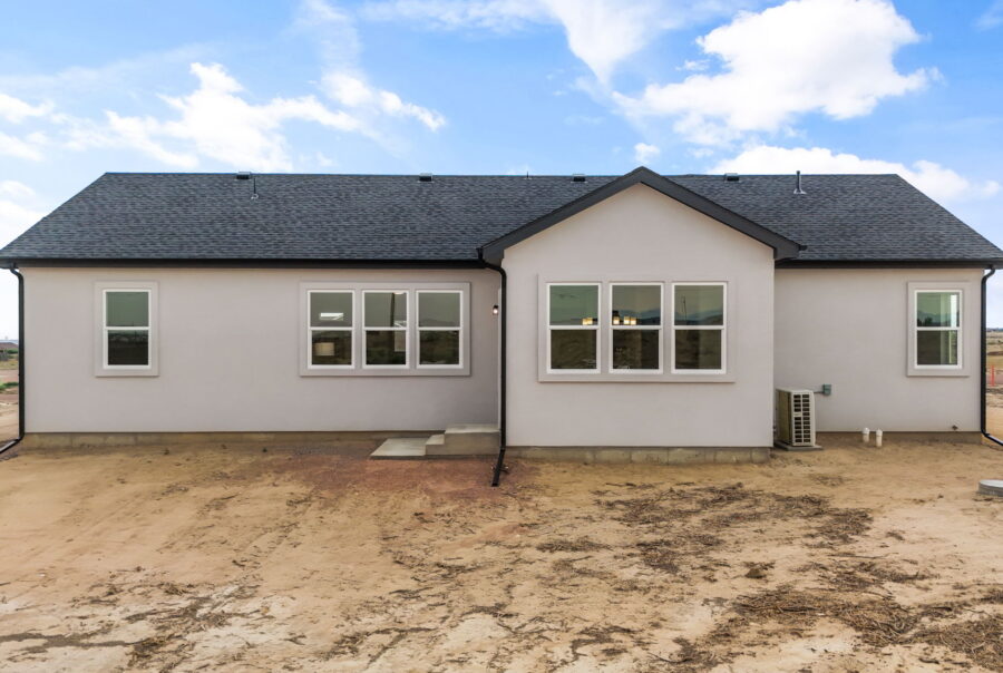 943 E Moonbeam Dr, Pueblo West, CO 81007 Exterior Photo 3