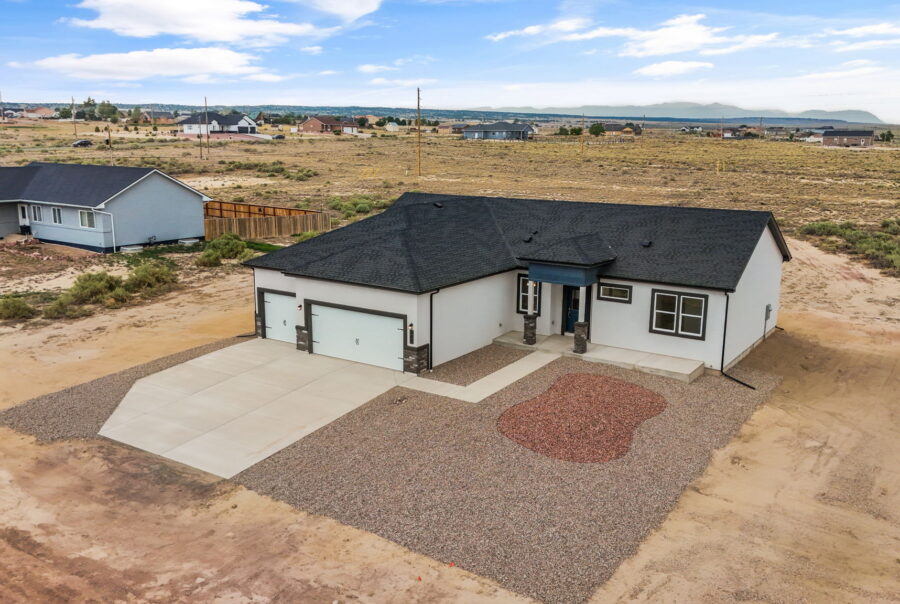 943 E Moonbeam Dr, Pueblo West, CO 81007 Exterior Photo 4