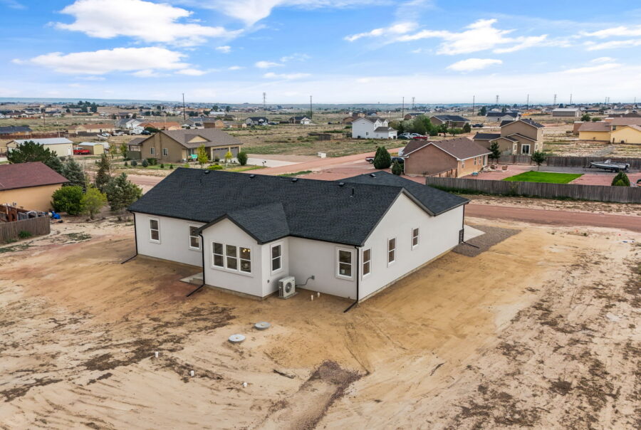 943 E Moonbeam Dr, Pueblo West, CO 81007 Exterior Photo 6