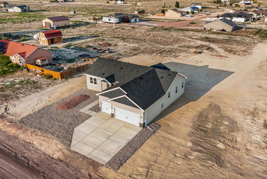 1258 N Kirkwood Dr, Pueblo West, CO 81007 Exterior Photo 4