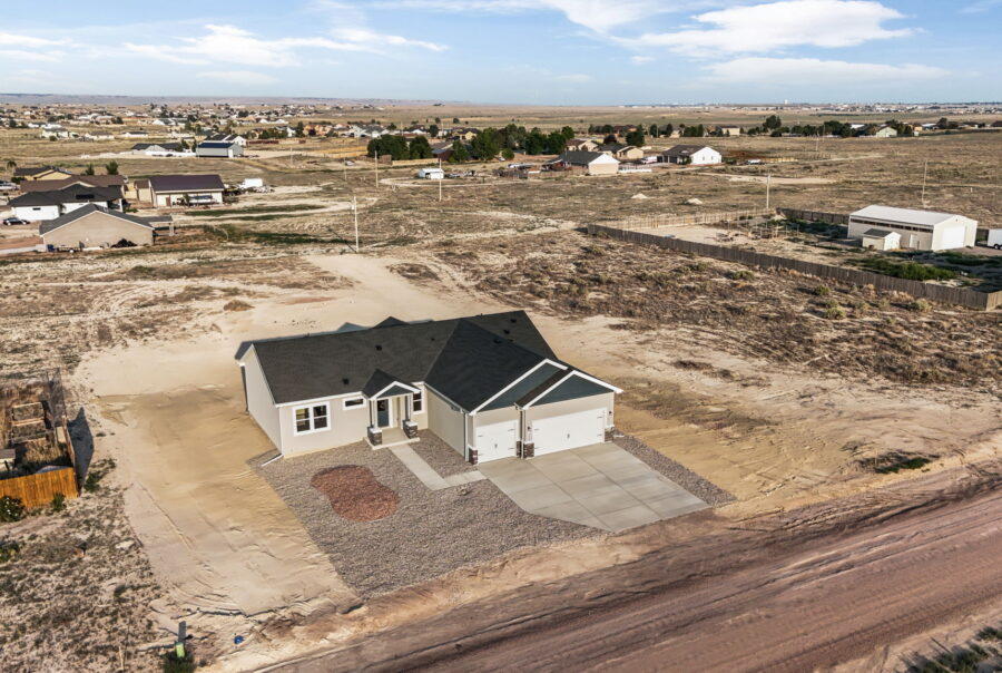 1258 N Kirkwood Dr, Pueblo West, CO 81007 Exterior Photo 5