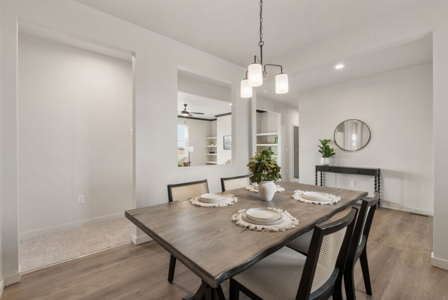 943 E Moonbeam Dr, Pueblo West, CO 81007 Interior Photo 2